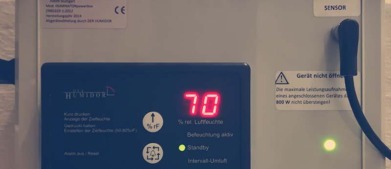 Zigarren Lagerung Feuchtigkeitsmessung Zigarren Lagerung mit Feuchtigkeitsmessung. 70% relative Feuchtigeit für eine perfekte Zigarren Lagerung.